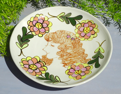 生徒作品　花と女性の飾り皿