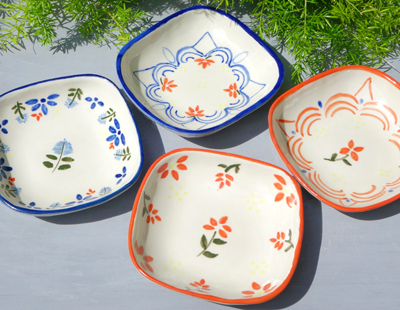 生徒作品　草花文角鉢